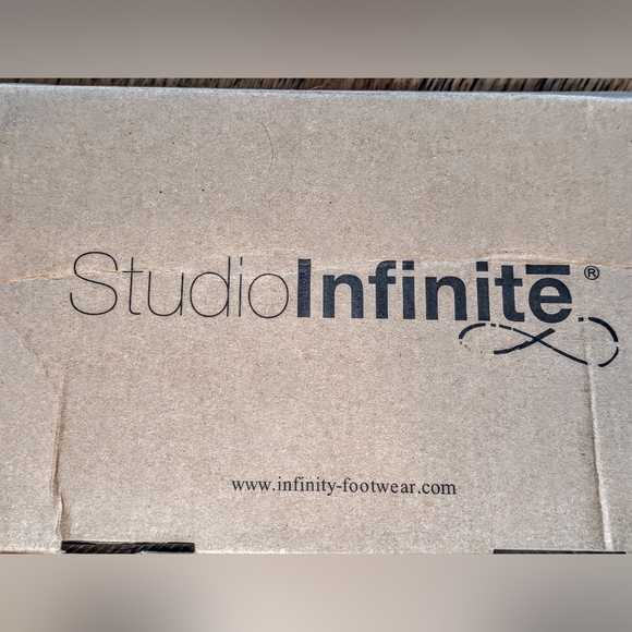 Stylish Black Loafers with Sparkle Accents - Picture 7 of 8